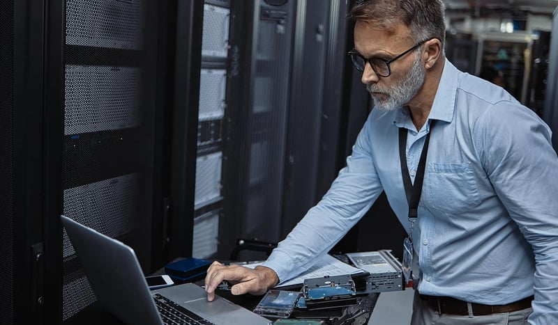 it-technician-working-on-server-hardware-in-data-center
