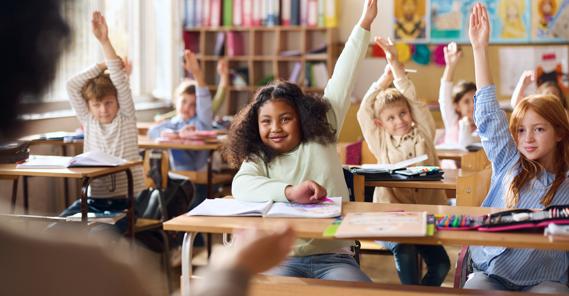 elementry-classroom-hands-up