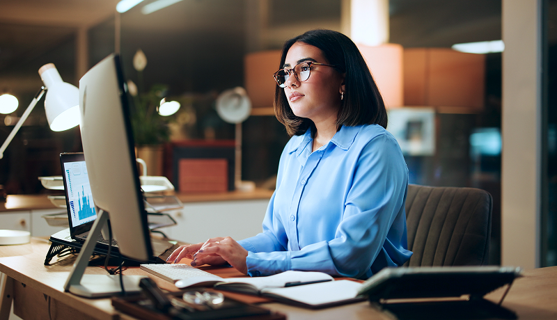 accounts-payable-clerk-at-desk