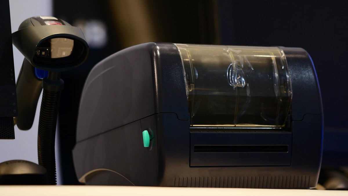 lable-printer-in-factory