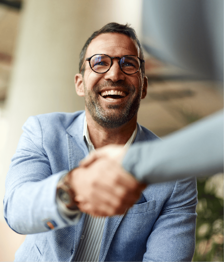 confident-businessman-smiling-handshake-client-meeting