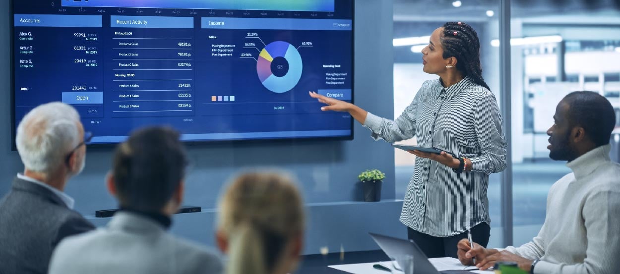 woman-showing-stats-in-presentation